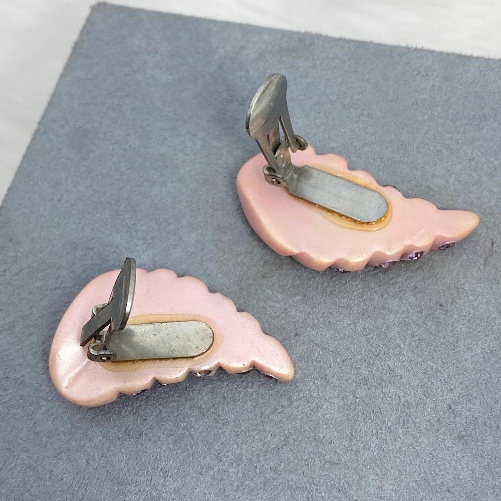 Vintage Pale Pink Lucite Rhinestone Leaf Clip-ons - Picture 5 of 6